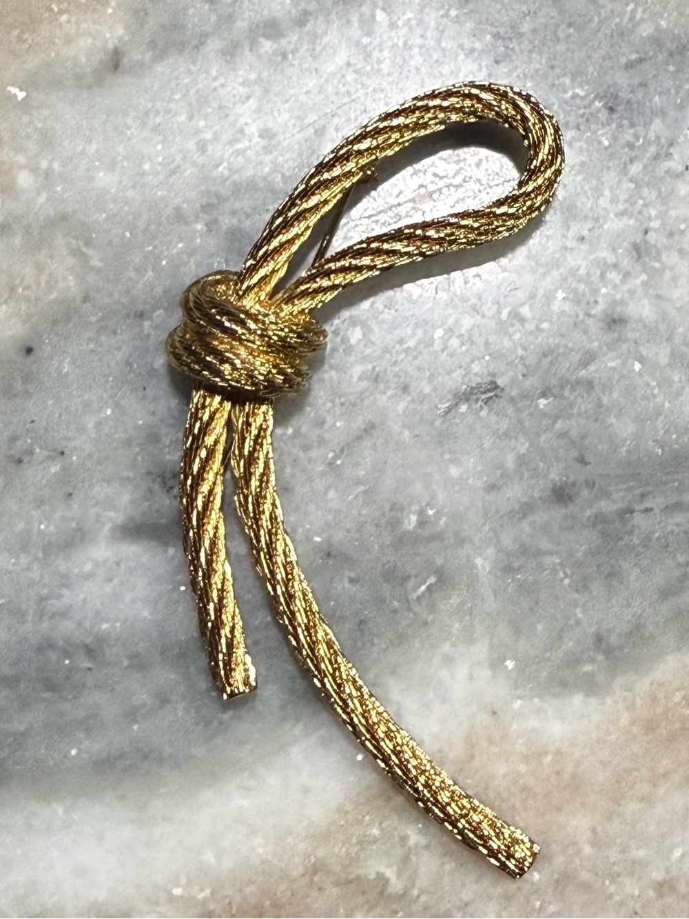 CHRISTIAN DIOR Vintage Gold Knot Accent Brooch